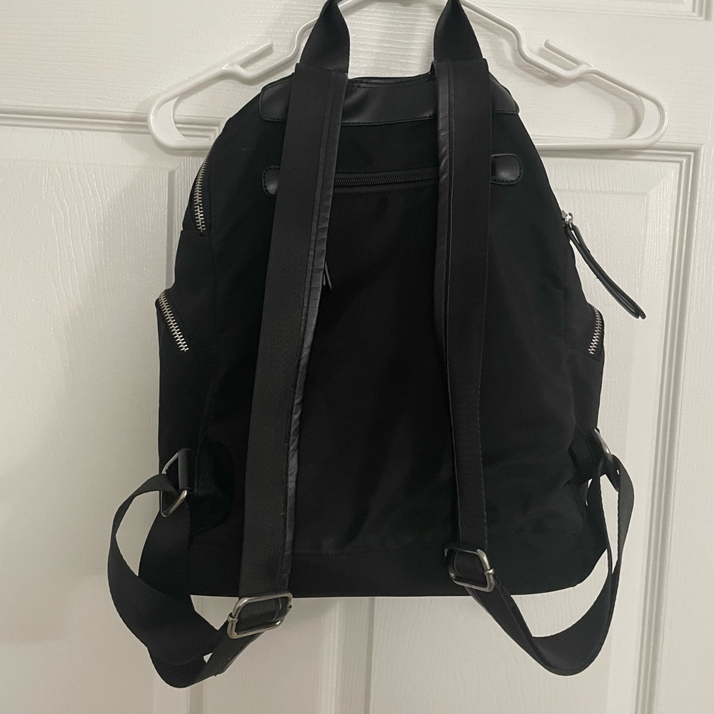 Black backpack - Picture 2 of 5